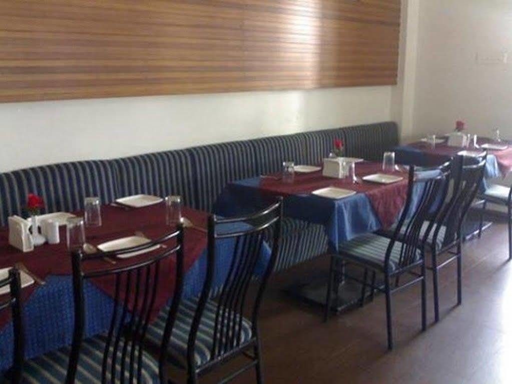Oyo 24197 Saptaruchi Hotel Pimpri-Chinchwad Екстериор снимка