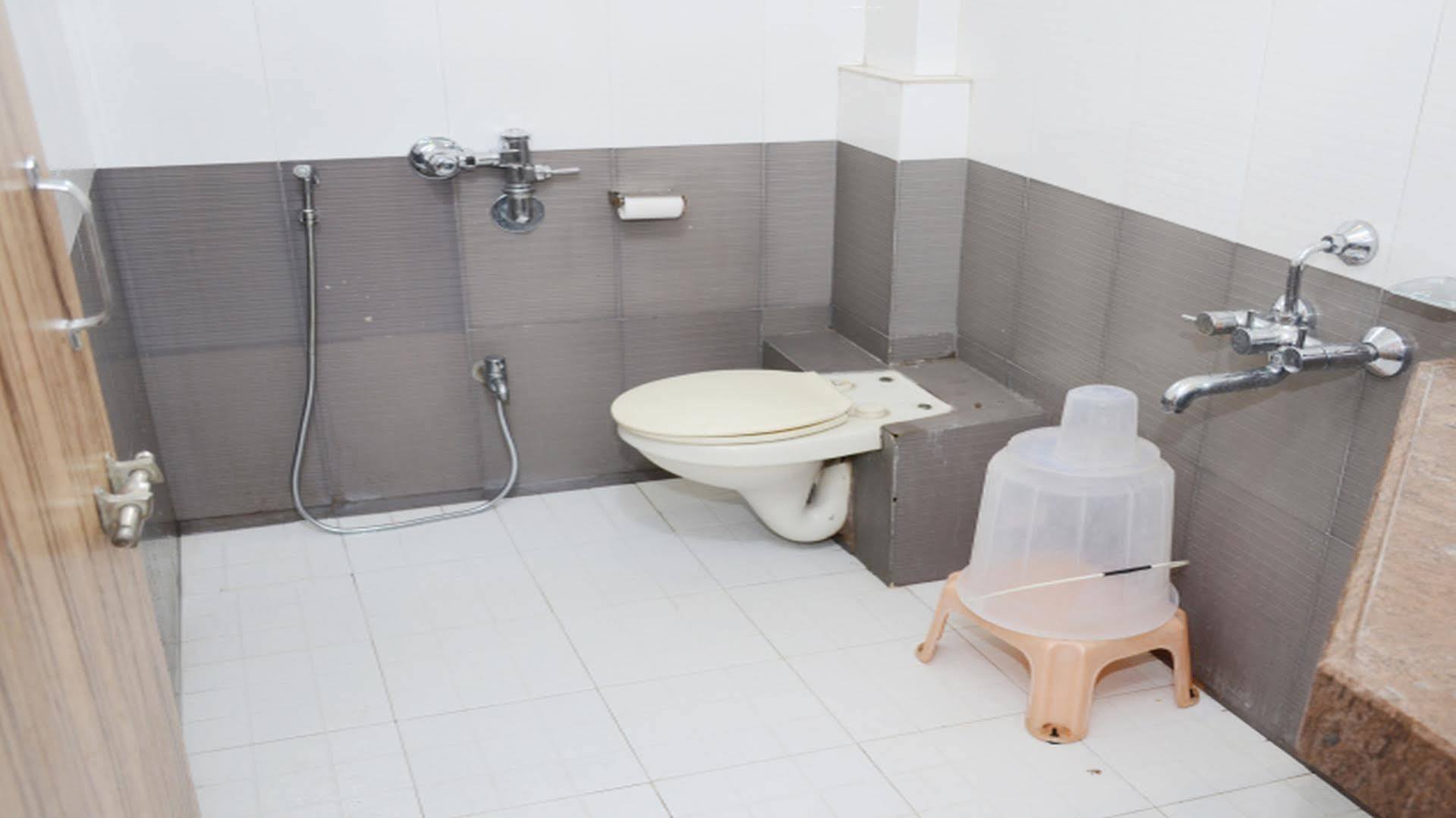 Oyo 24197 Saptaruchi Hotel Pimpri-Chinchwad Екстериор снимка