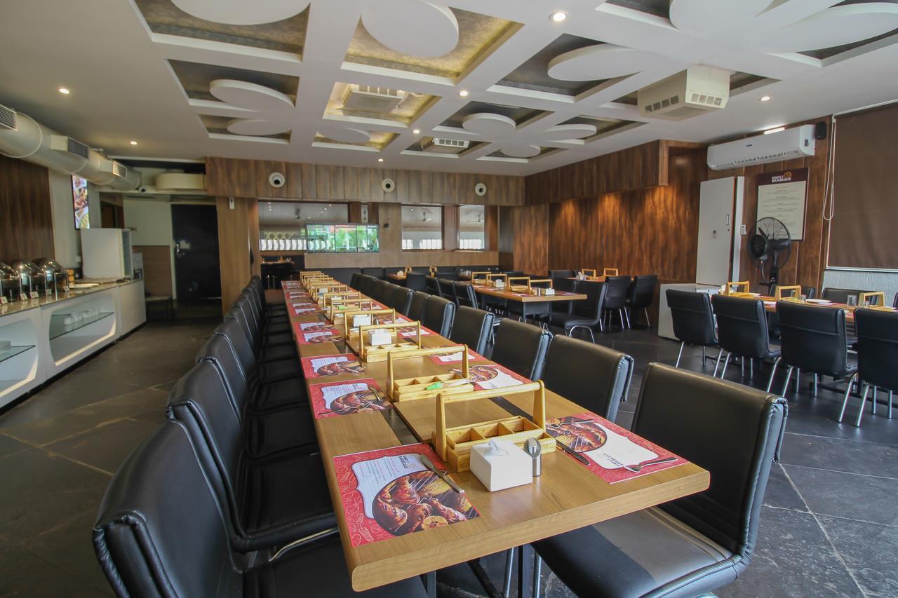Oyo 24197 Saptaruchi Hotel Pimpri-Chinchwad Екстериор снимка
