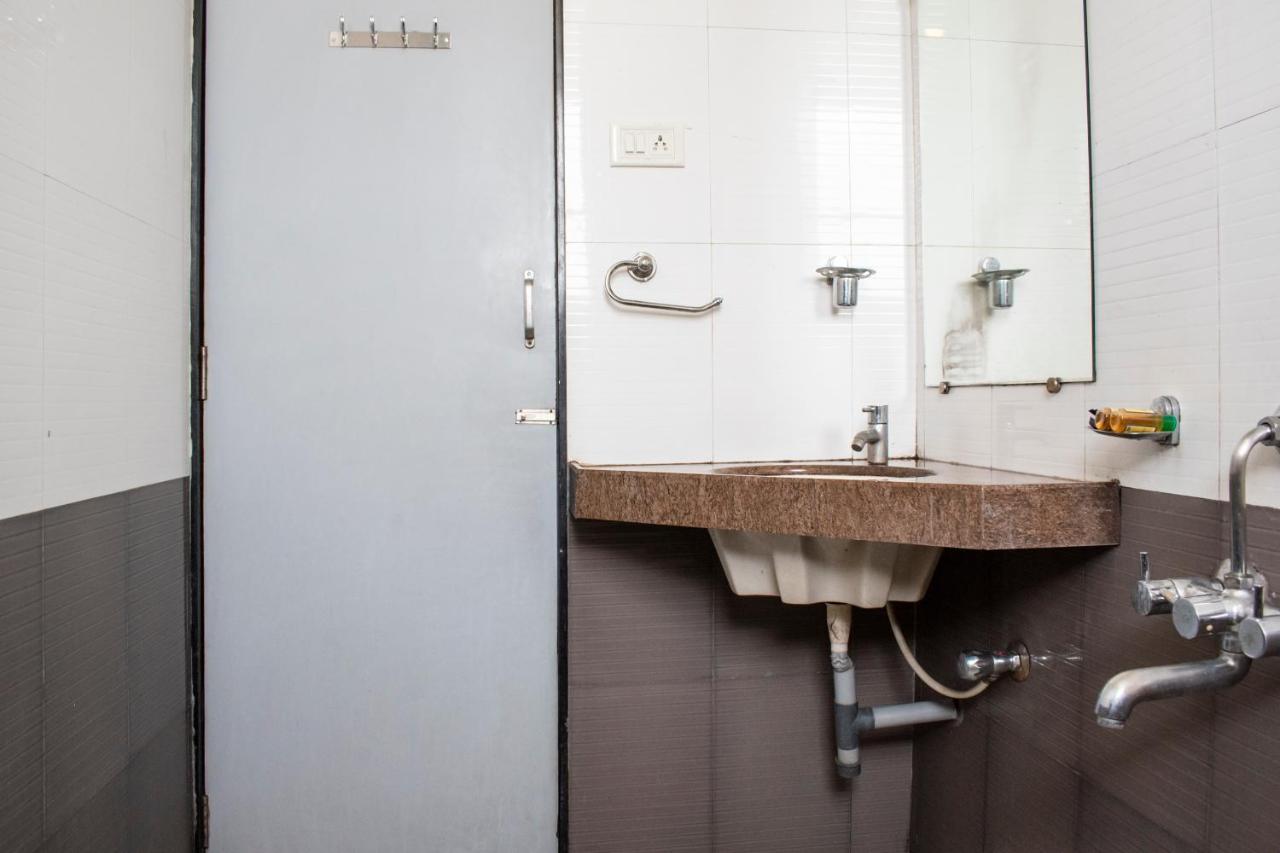 Oyo 24197 Saptaruchi Hotel Pimpri-Chinchwad Екстериор снимка