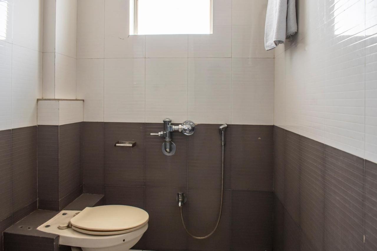 Oyo 24197 Saptaruchi Hotel Pimpri-Chinchwad Екстериор снимка