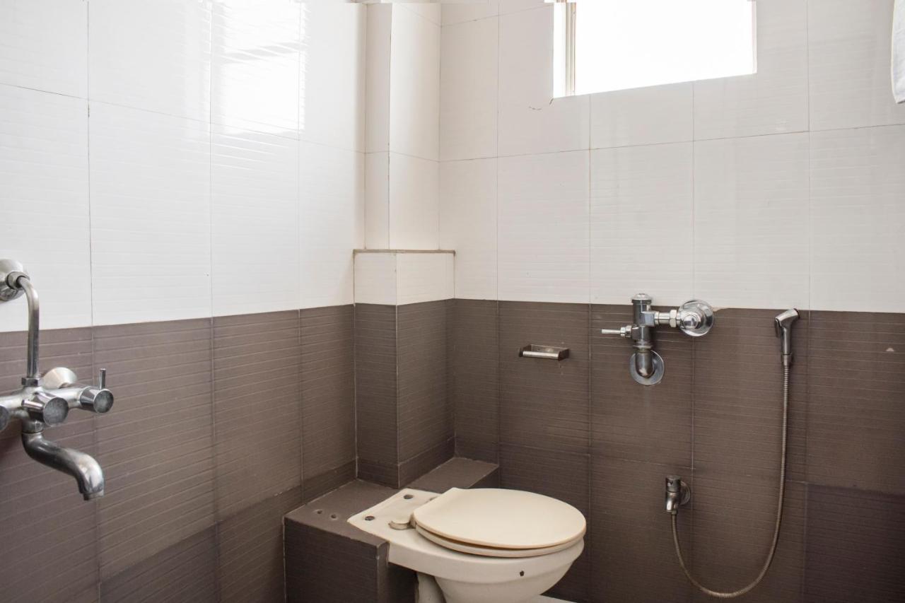 Oyo 24197 Saptaruchi Hotel Pimpri-Chinchwad Екстериор снимка
