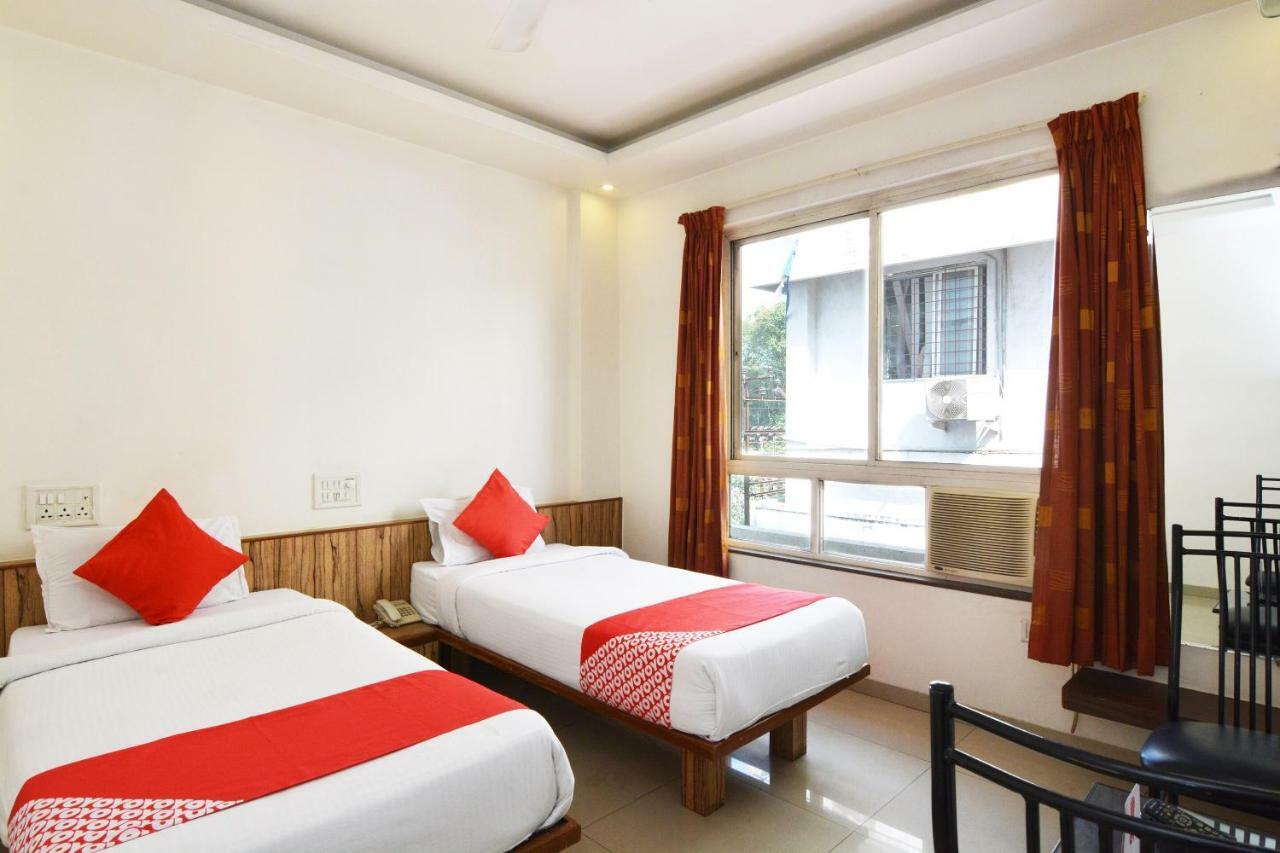 Oyo 24197 Saptaruchi Hotel Pimpri-Chinchwad Екстериор снимка
