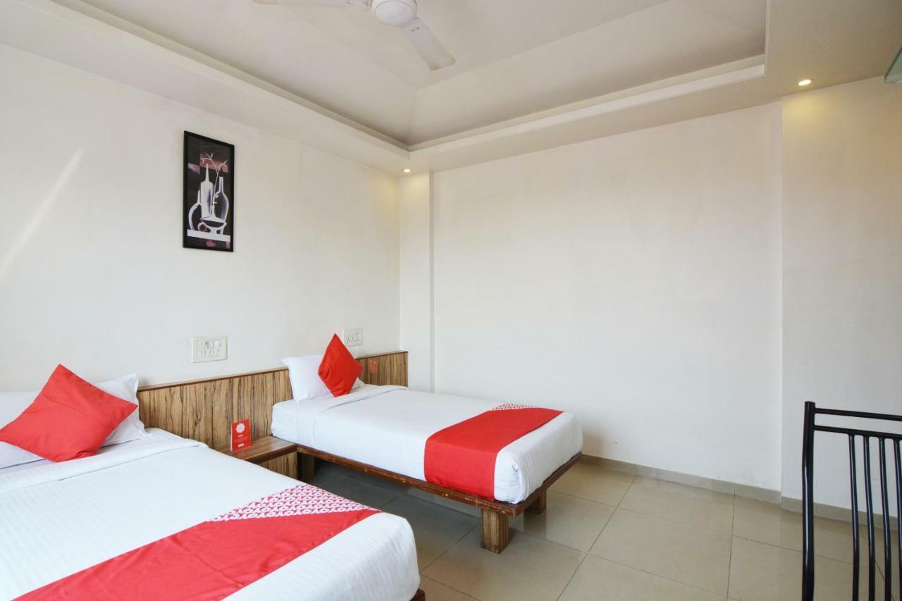 Oyo 24197 Saptaruchi Hotel Pimpri-Chinchwad Екстериор снимка