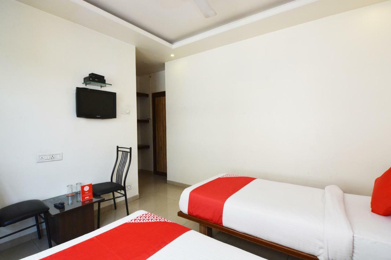 Oyo 24197 Saptaruchi Hotel Pimpri-Chinchwad Екстериор снимка