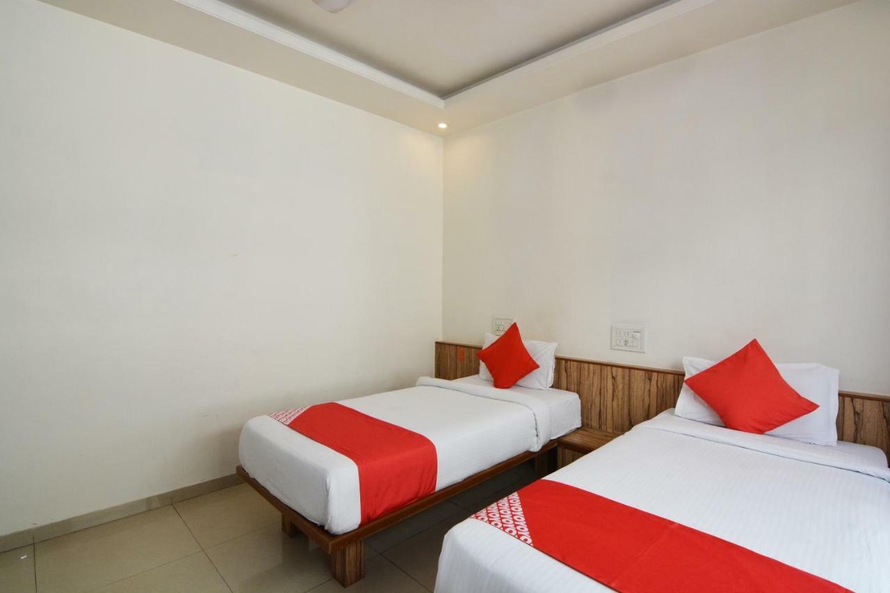 Oyo 24197 Saptaruchi Hotel Pimpri-Chinchwad Екстериор снимка