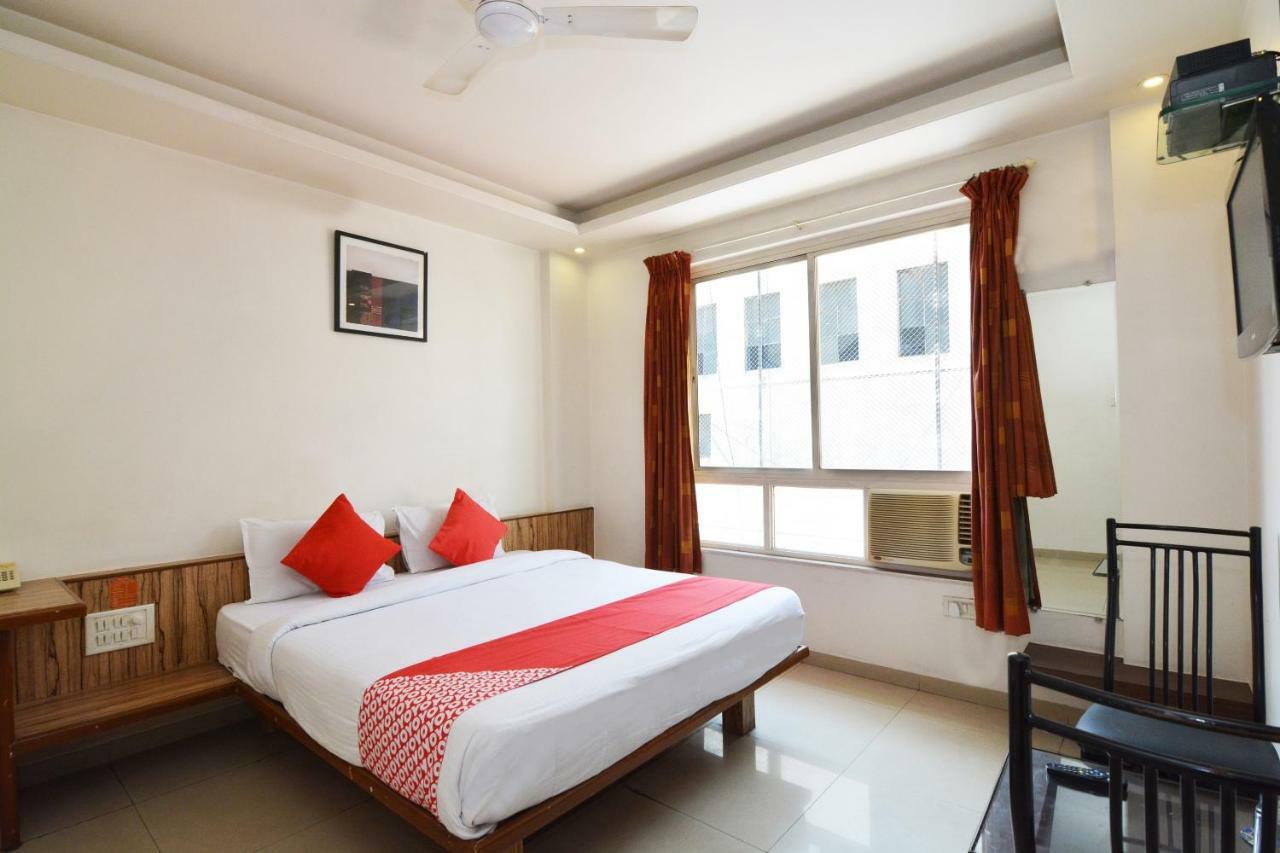 Oyo 24197 Saptaruchi Hotel Pimpri-Chinchwad Екстериор снимка