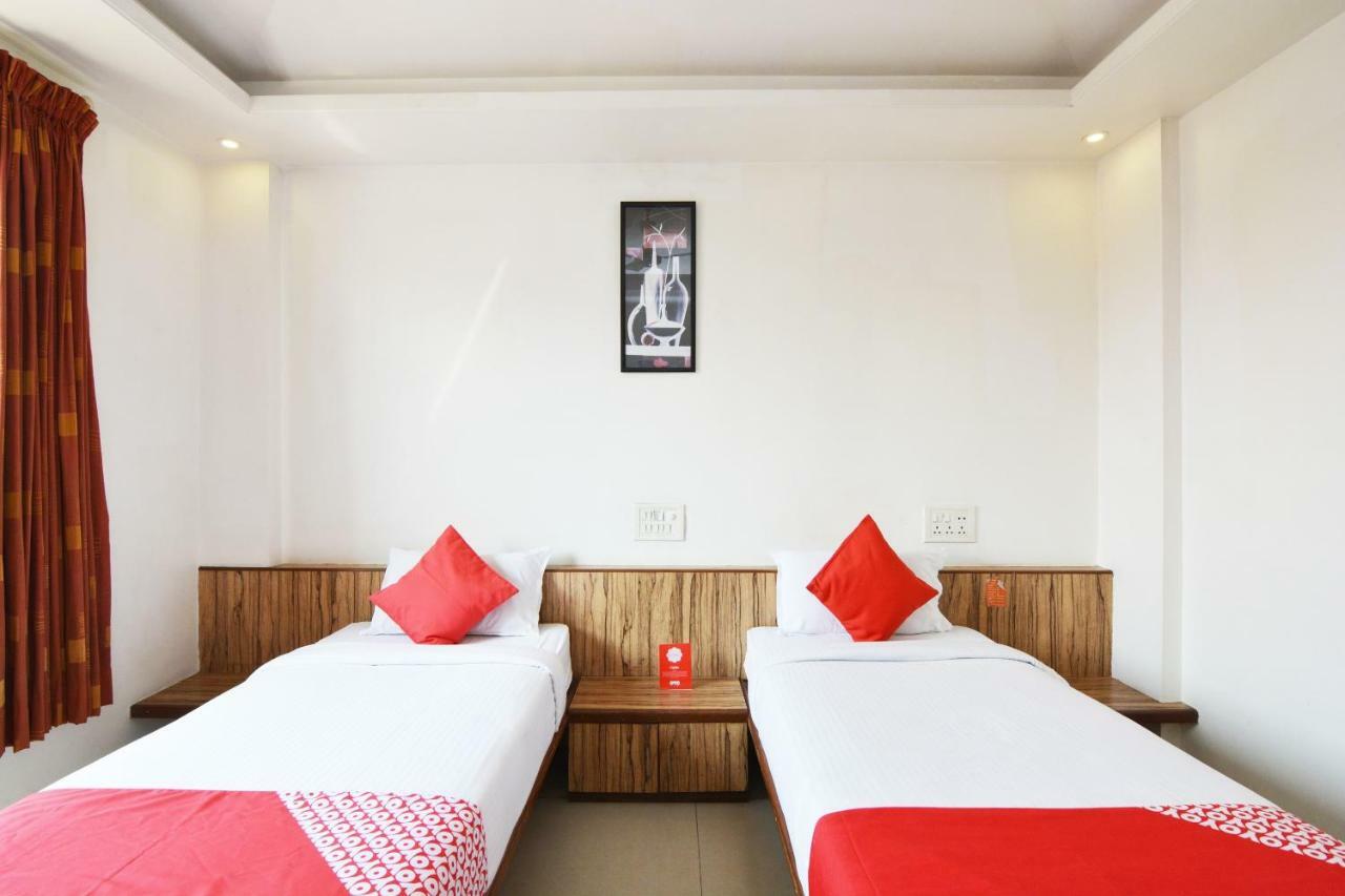 Oyo 24197 Saptaruchi Hotel Pimpri-Chinchwad Екстериор снимка