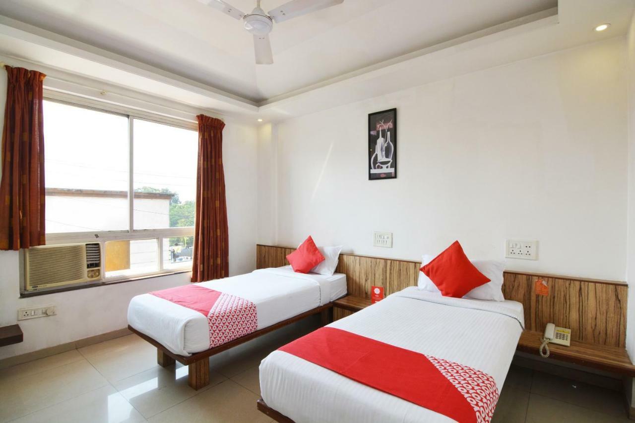 Oyo 24197 Saptaruchi Hotel Pimpri-Chinchwad Екстериор снимка