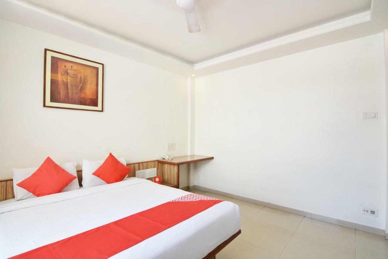 Oyo 24197 Saptaruchi Hotel Pimpri-Chinchwad Екстериор снимка